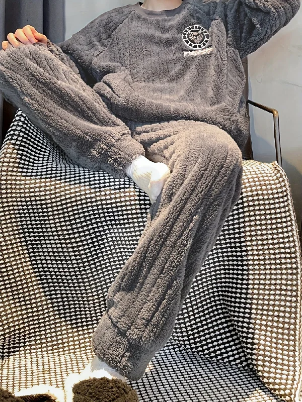 Mens Cozy Tiger Print Flannel Pajama Set - Warm & Comfortable Casual Loungewear - Long Sleeve Crew Neck Top & Loose Pants for Autumn Winter Outdoors Cozy Full-Length Pants Mens Cozy Tiger Print Flannel Pajama Set - Warm & Comfortable Casual Loungewear - Long Sleeve Crew Neck Top & Loose Pants for Autumn Winter Outdoors Cozy Full-Length Pants